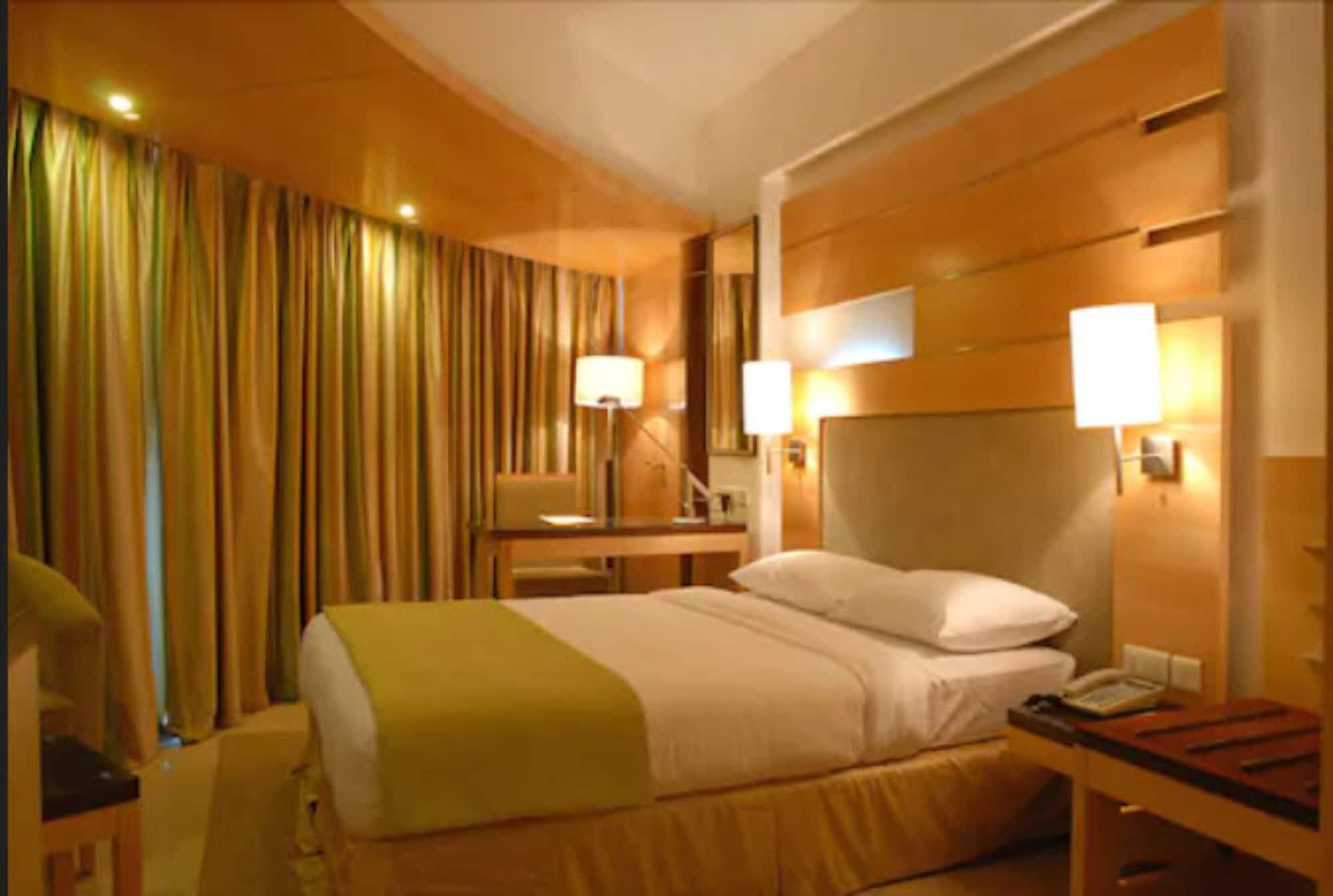 Peninsula Grand Hotel Mumbai Exterior photo
