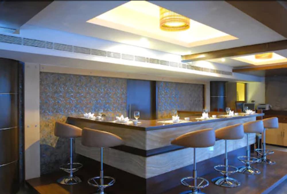 Peninsula Grand Hotel Mumbai Exterior photo