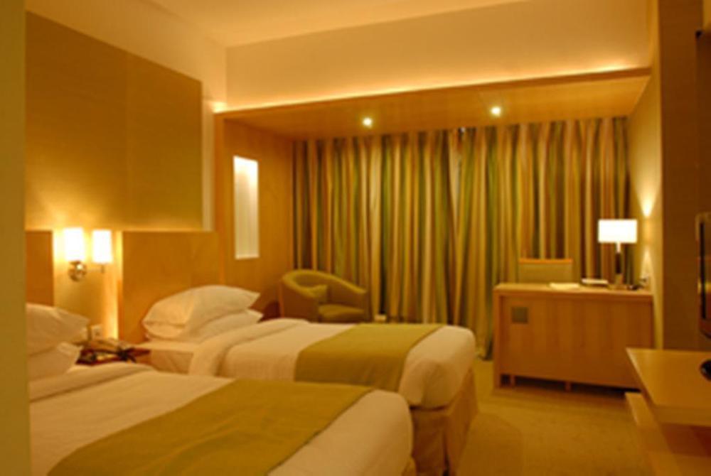 Peninsula Grand Hotel Mumbai Room photo